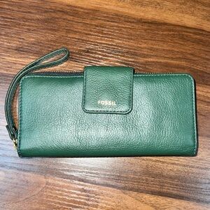 Fossil Forest Green Leather Wristlet